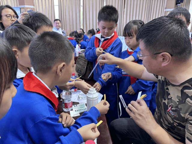 湖南雨花：共“童”守望 呵护圭塘河