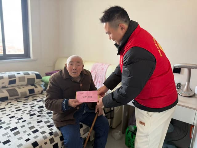 江苏省南通市如皋市如城街道蒲行社区开展“春节慰问暖人心 困难退役军人笑开颜”