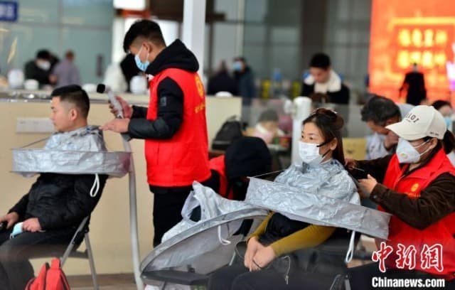 福建福州:返乡旅客火车站内可免费理发