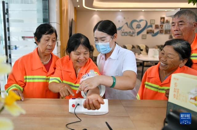 济南:户外劳动者有了避暑港湾