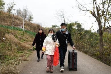 3000里回家路,女儿和妈妈在家等我