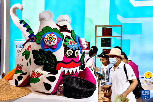 山东济南:传统非遗和文创产品荟萃文博会